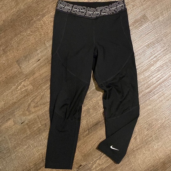 Nike Pro Capri Leggings - Picture 1 of 3